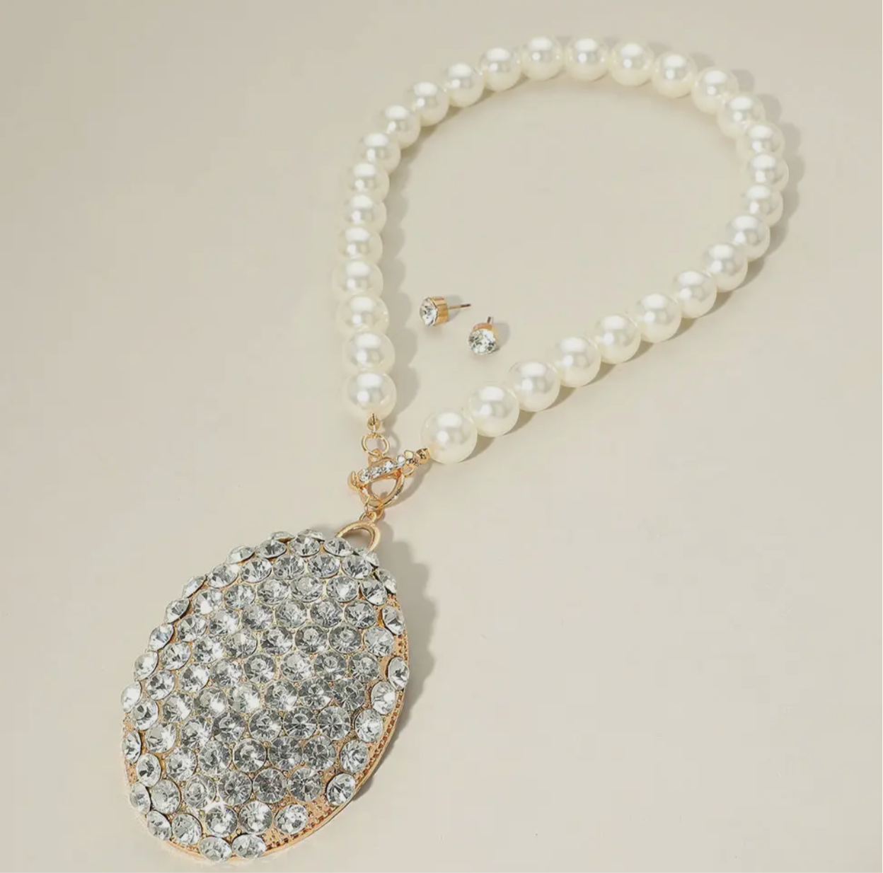 Oversized Crystal Rhinestone Paved Oval Pendant Chunky Pearl Necklace