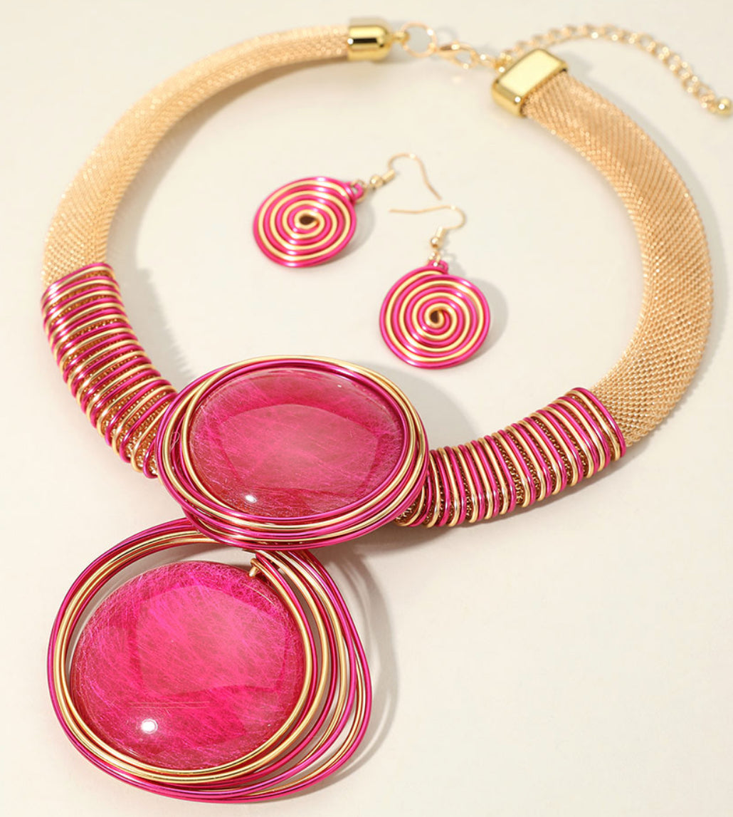Metal Wire Wrapped Bold Resin Statement Necklace_G Fuchsia