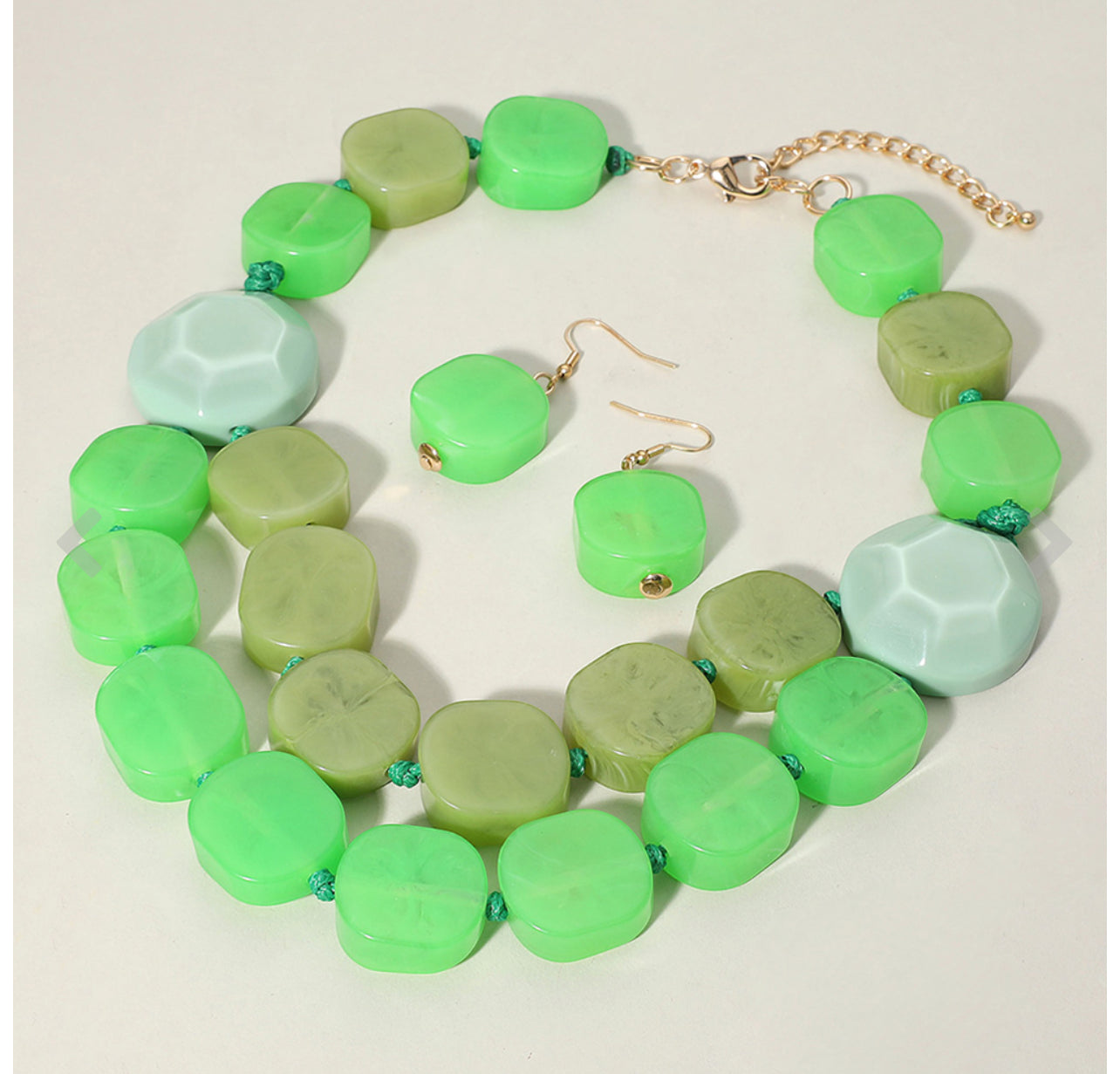 Chunky Resin Pebble Beaded Statement Necklace_Green