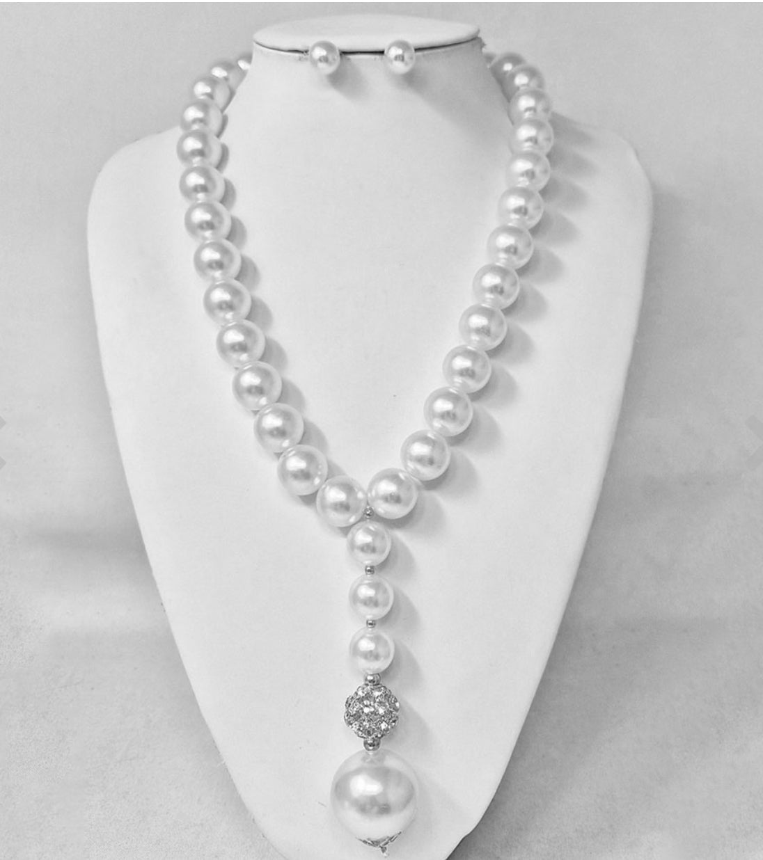 Bold Pearl Beaded Y Statement Necklace