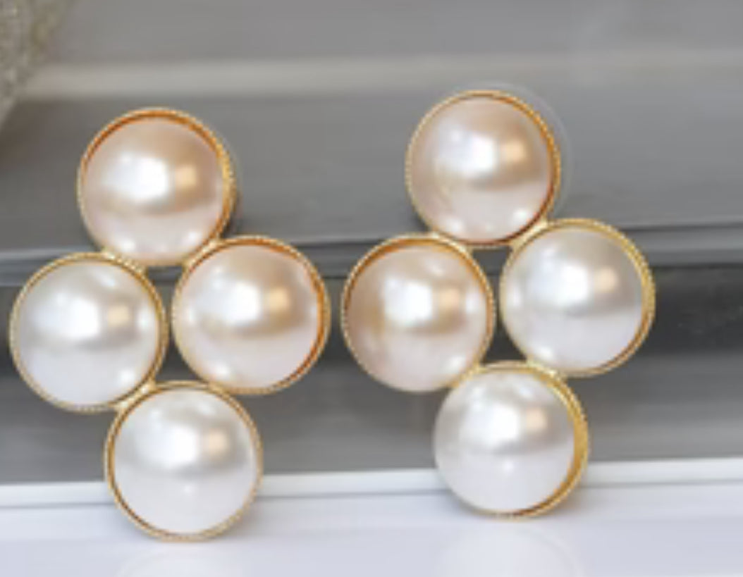 Cluster Pearl Earring
