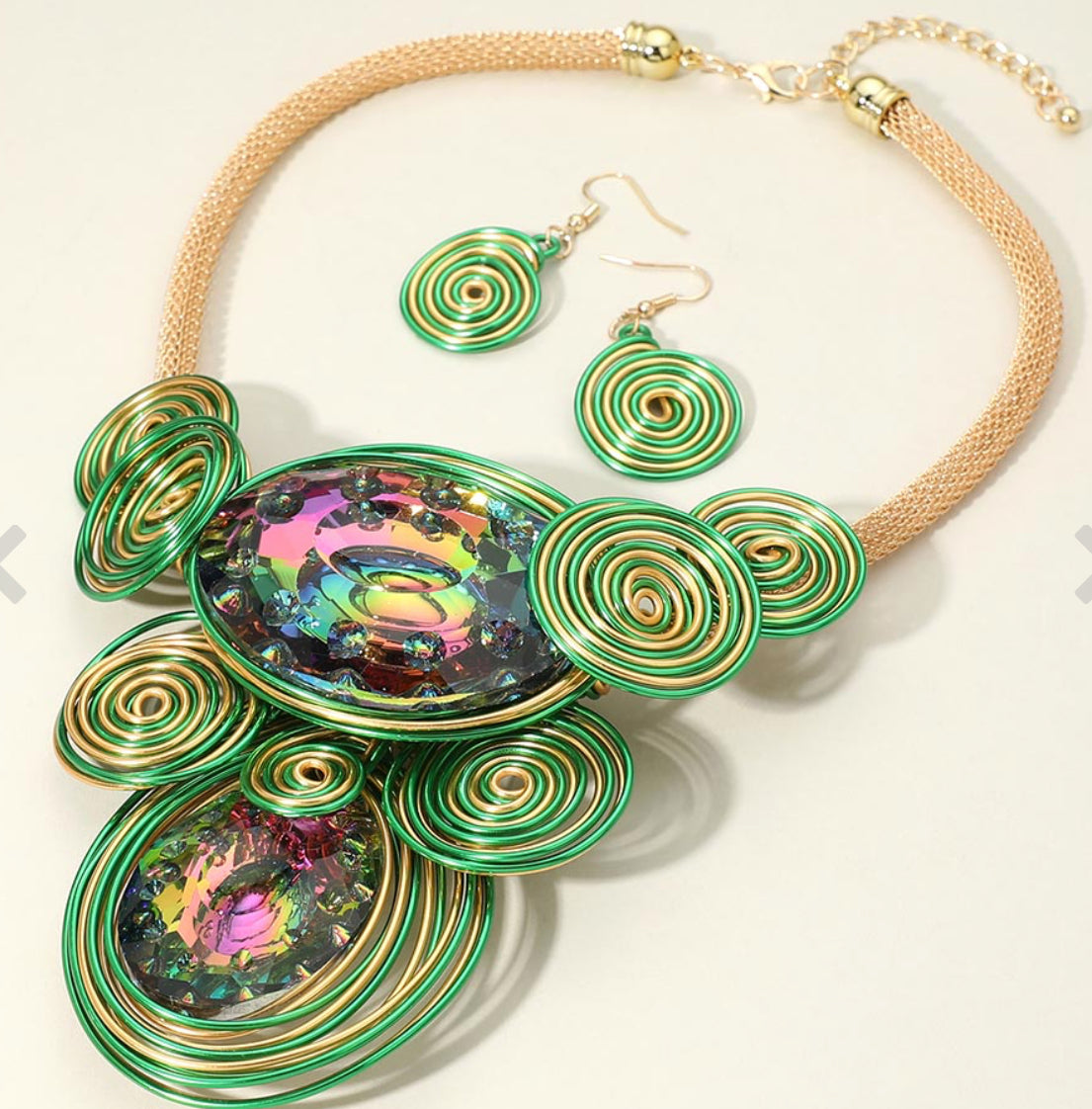 Bold Double Oval Accented Metal Wire Statement Necklace_Green