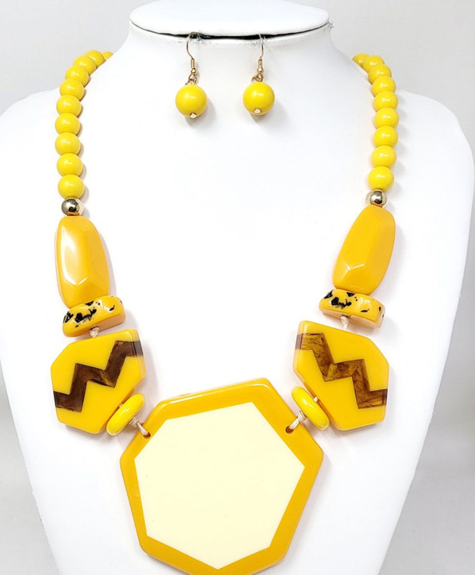 Bold Geometric Resin Statement Necklace_Yellow