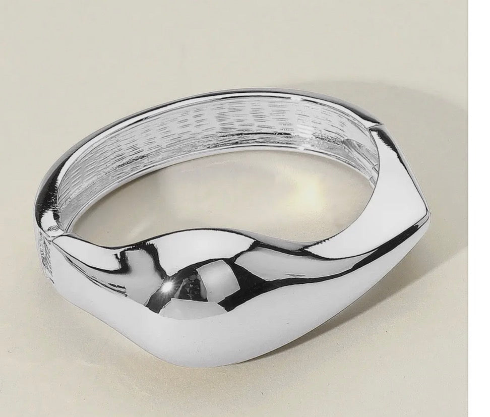 Slender Wavy Bracelet
