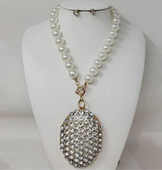 Oversized Crystal Rhinestone Paved Oval Pendant Chunky Pearl Necklace