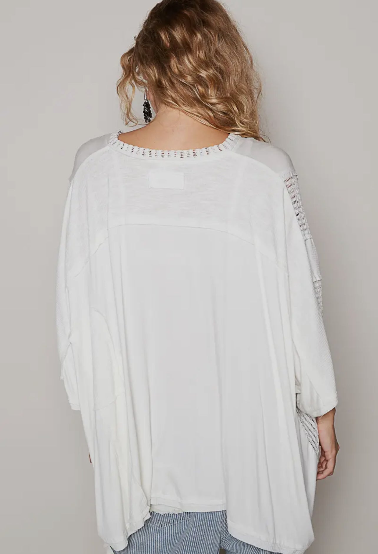 Something Simple High-Low Contrast V-Neck Top_ Black or White Color