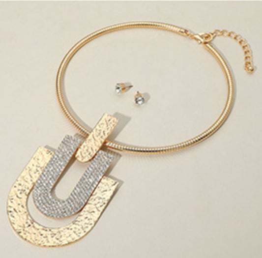 Stone Paved Hammered Necklace