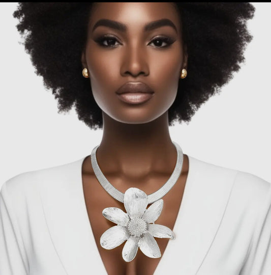 Silver Omega Daisy Necklace Set