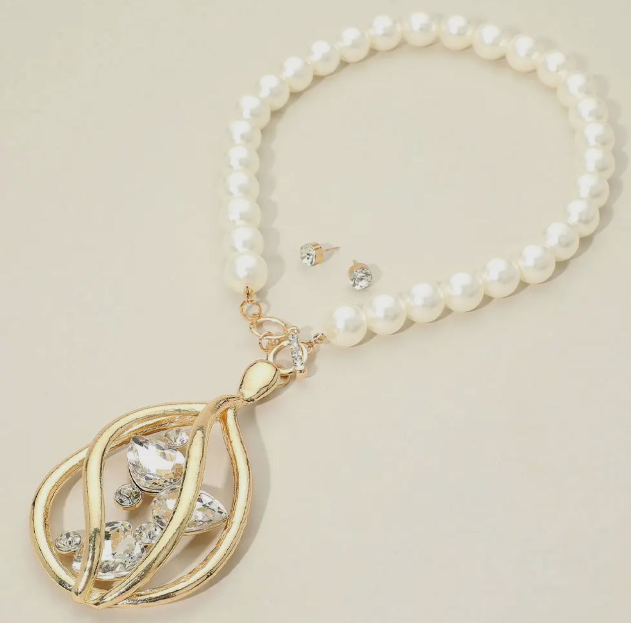 Oversized Elegant Sculpture Pendent Accent Pearl Statement Necklace