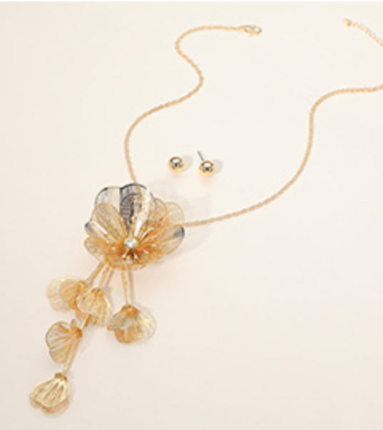 Timeless Beauty Floral Filigree Necklace