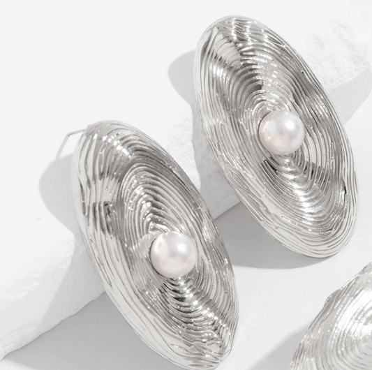 Oval Earrings w/Middle Pearl