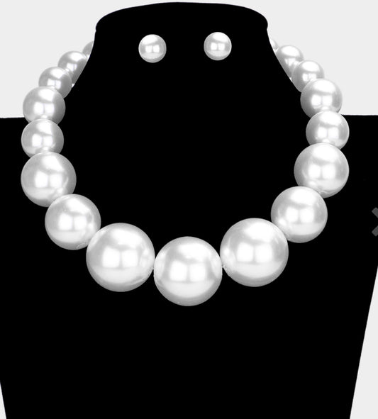 White Chunky Pearl Necklace